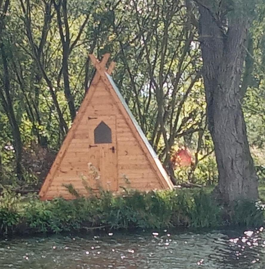 克莱尔 "George'S" Lakeside Wooden Tipi酒店 外观 照片